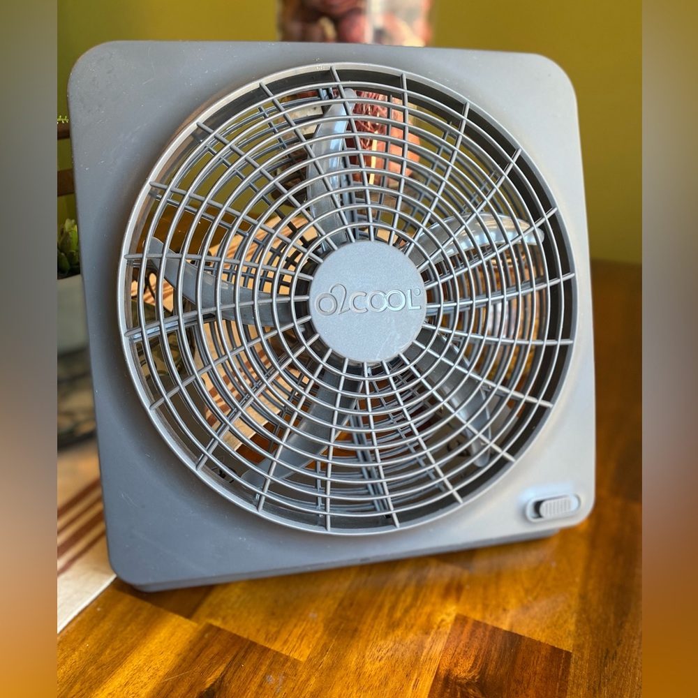 EUC O2COOL Treva 10 inch Battery Operated 2 Speed Adjustable Tilt Fan
